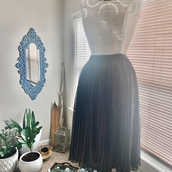 Mid Maxi Metallic Skirts gold silver bundle - Picture 2 of 6